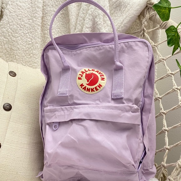 Fjallraven Kånken Classic Backpack - Picture 2 of 3